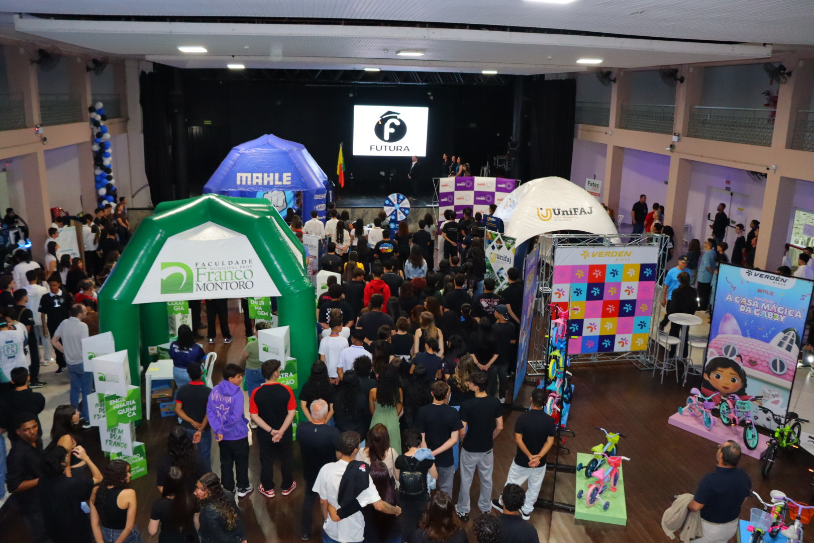 Imagem da notícia FECCETEC fortalece parceria entre escola, comunidade e empresas da região